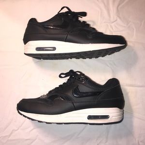 Nike Air Max 1s, like new!!